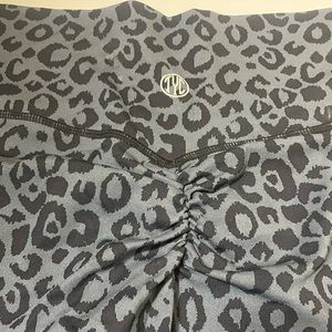 Til you collapse brand leggings. Size large.
